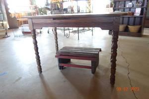 lot 183 image: Table 45x32x30.5