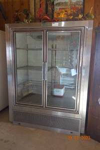 lot 189 image: Zero Cooler Model RI-2-CSC DIMENSIOINS 58x33.5x77 for partsrepair compressor turns on does not cool