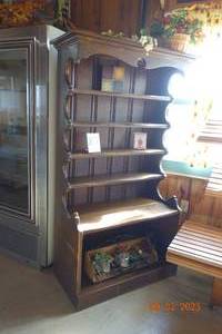 lot 191 image: Hutch 38.5x19x73