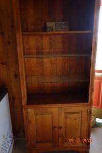 lot 195 image: Hutch 31x15.5x75.5
