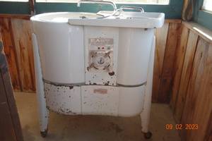 lot 234 image: Easy Washer