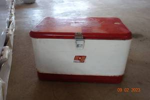 lot 253 image: Hawthorn Metal Cooler