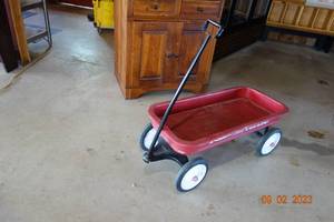 lot 261 image: Red Radio Wagon Flyer