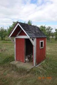 lot 41 image: Small Red Shed 49x67x75