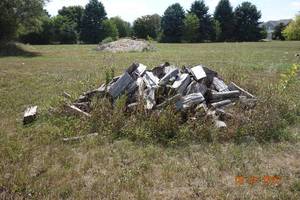 lot 80 image: Dried Apple Wood Pile in front of mulch Buyer Load