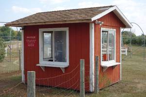 lot 22 image: Admission Barn 98x122 with cattle panel