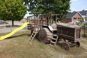 lot 23 image: Wooden TractorTrailer Set with Slide