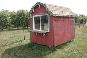 lot 28 image: Shed with 1 window