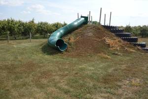 lot 35 image: Green Slide