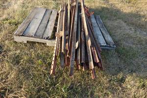lot 43 image: T-Posts on Pallet