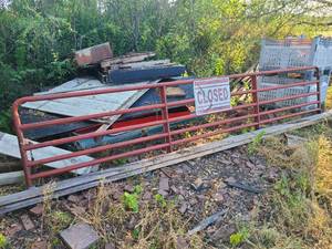 lot 288 image: 16 cattle gate with closed sign