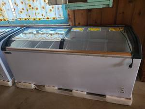lot 194 image: Black Diamond Reach in Freezer Less than a year old Model BDCF-19-CG Dimensions 71x26.5x31