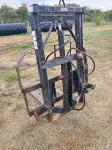 lot 15 image: Tebben TFL-2500-70 3-PT Forklift mast