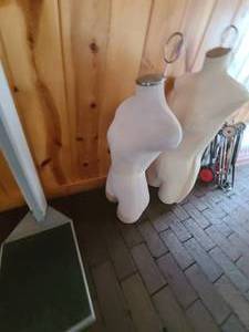 lot 333 image: Lot of Mannequins