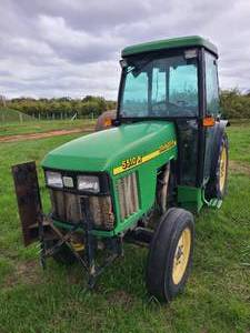 lot 4 image: 2000 John Deere 5510N enclosed narrow tractor
