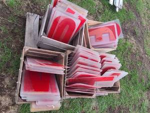 lot 364 image: Large Display letters and background to be able to make your own signage