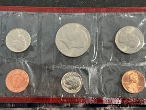 lot 12 image: 1986 US MINT SET