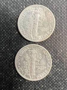 lot 31 image: 2 US MERCURY DIMES 1941-D UNC 1941 AU