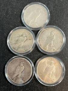 lot 36 image: GROUP OF 5 US SILVER PEACE DOLLARS 1922-1926