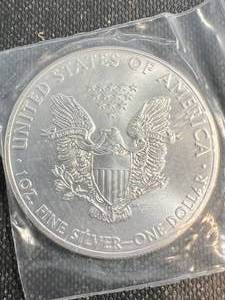 lot 58 image: 2015 AMERICAN SILVER EAGLE 1 TROY OZ .999 FINE SILVER