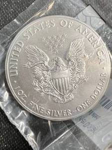 lot 61 image: 2018 AMERICAN SILVER EAGLE 1 TROY OZ .999 FINE SILVER UNC