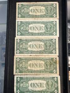 lot 82 image: GROUP OF 5 US BLUE SEAL $1 SILVER CERTIFICATES