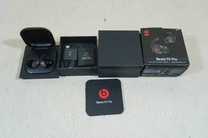 lot 3 image: Beats Fit Pro Noise Cancelling Wireless Earbuds