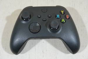 lot 11 image: Microsoft XBOX Wireless Controller -Black