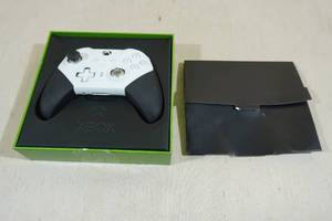 lot 15 image: Microsoft XBOX Elite Series 2 Wireless Controller