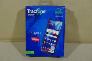 lot 40 image: Tracfone Moto G Smartphone