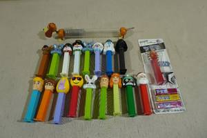 lot 119 image: Assorted PEZ Dispensers -Star Wars, Scooby Doo, Christmas