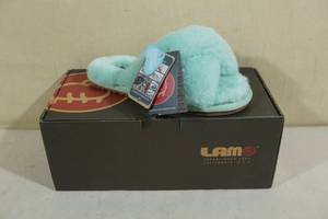 lot 144 image: Lamo Serenity Slipper Sandals -Small 6-7, Mint
