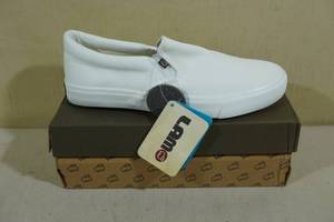 lot 146 image: Lamo Piper Shoes -Size 8, White