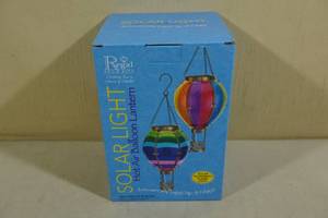 lot 152 image: Hot Air Balloon Solar Lantern