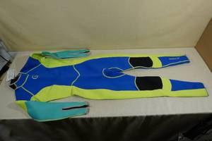 lot 241 image: Scubadonkey RAD 3mm Wetsuit for Women -8S