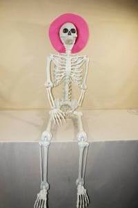 lot 298 image: Halloween Dcor 5 Poseable Skeleton