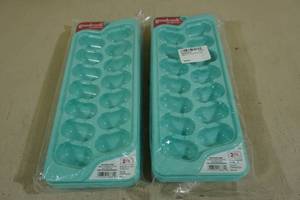 lot 299 image: 8 Stackable Ice Cube Trays