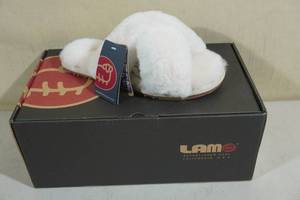 lot 303 image: Lamo Womens Serenity Sheepskin Sandal Slippers -Size Small(5-6), Cream
