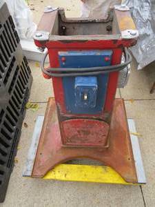 lot 11 image: Heavy Duty Cast Iron Equipment Stand(Base)