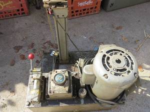 lot 19 image: Thwing-Albert Electro-Hydraulic Tensile Tester - Model 30-LT