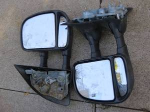 lot 31 image: Set of Extended Mirrors from a 1999 Ford F-250
