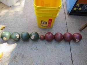 lot 37 image: Bocce Ball Set