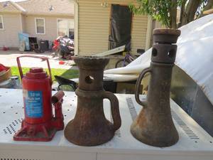 lot 43 image: Mixed of Jack Stands