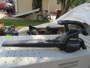 lot 59 image: Yardworks Leaf Blower - Model - 267-2929