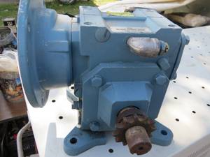 lot 60 image: Mobil SHC 634 Gear Reducer