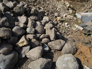 Bucket FieldstoneLimestone Mix