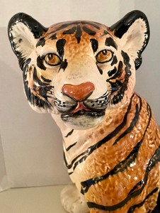 lot 50 image: Ceramic Tiger Decorative Figurine (Italy)