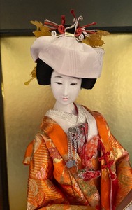 lot 210 image: Vintage 1970s Yoshitoku Doll in Glass Sided Display Case