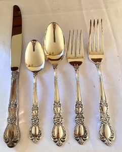 lot 224 image: Rogers Bros. Flatware Set