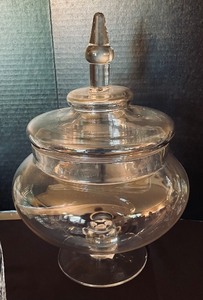 lot 269 image: Large Crystal and Clear Glass Grouping